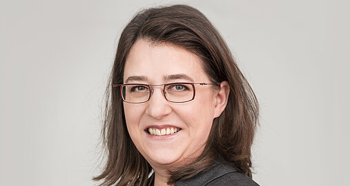 Gabriele Eder-Cakl schreibt darüber, auf was wir Christinnen und Christen im Advent warten. 