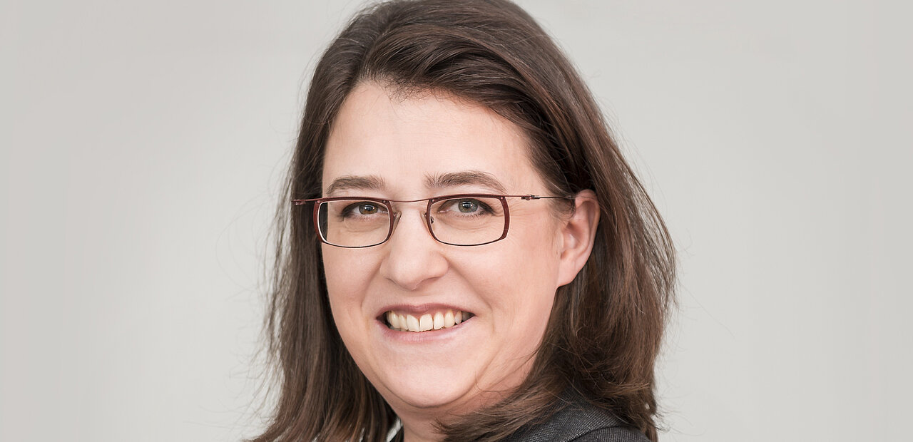 Gabriele Eder-Cakl schreibt darüber, auf was wir Christinnen und Christen im Advent warten. 