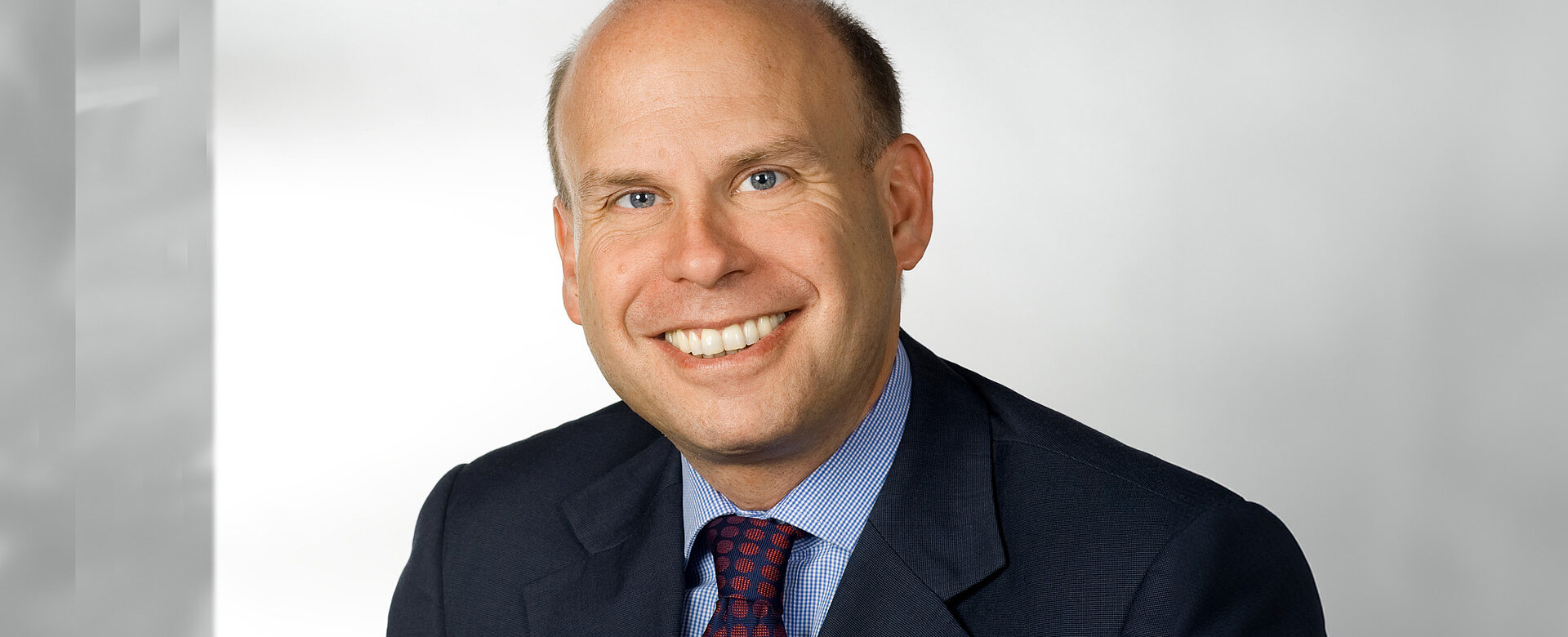 Die Tür von Ladislaus Batthyány-Strattmann im Schloss Gumpoldskirchen ist immer offen und viele Menschen schauen automatisch zuerst zu ihm herein.