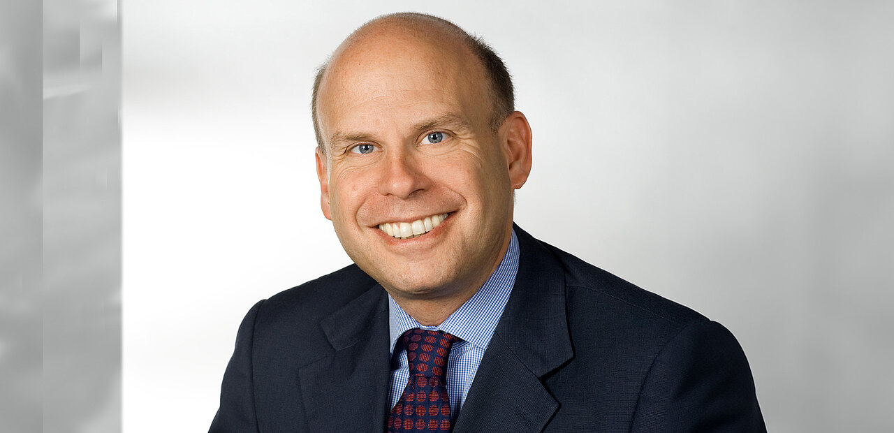 Die Tür von Ladislaus Batthyány-Strattmann im Schloss Gumpoldskirchen ist immer offen und viele Menschen schauen automatisch zuerst zu ihm herein.