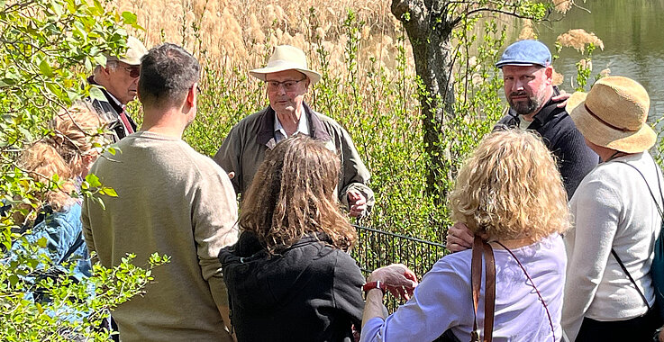 Bei der Parkführung mit Alois Kratzer.