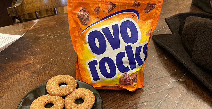 Claude Frei jausnet gerne Schokosnacks wie Ovo Rocks oder die traditionellen, harten Willisauer Ringli.