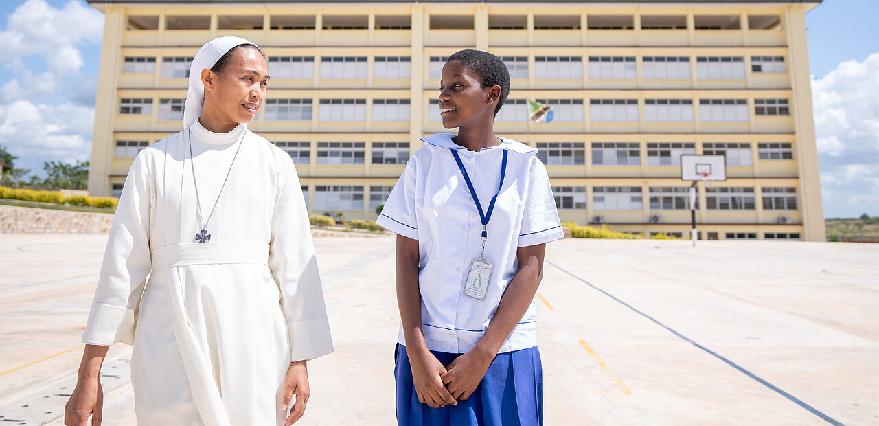 Schulen der Schwestern in Tansania ermöglichen Kindern einen Bildungsweg.