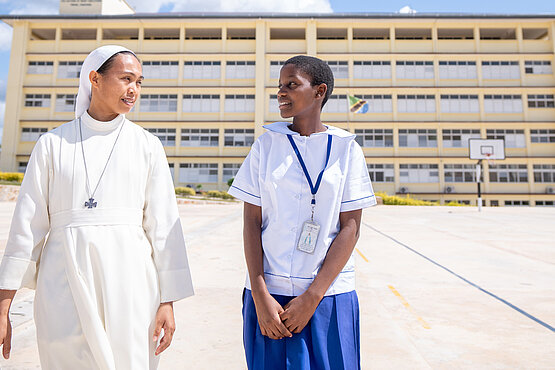 Schulen der Schwestern in Tansania ermöglichen Kindern einen Bildungsweg.