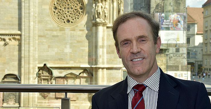 Samuel Gregg vor dem Stephansdom