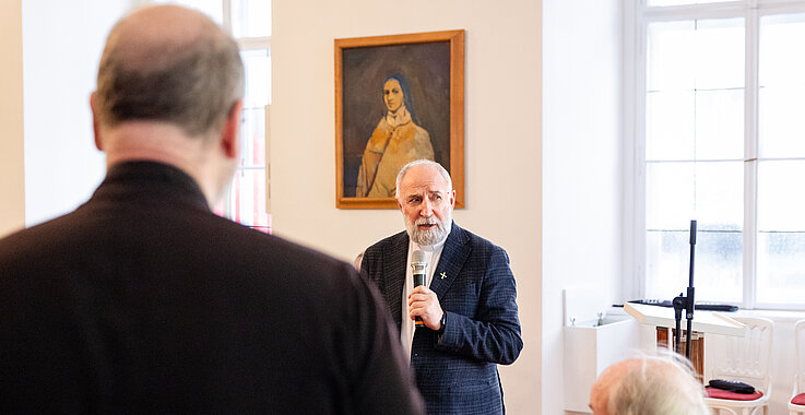 Caritas-Direktor von Donetsk, Vasyl Panteliuk warnt: „Wir müssen diesen Krieg stoppen, denn wenn sie die Ukraine erobert haben, kommen sie nach Europa.“