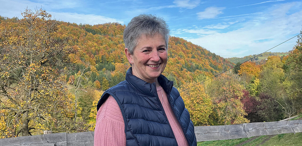 Auch in der Pension vertritt die gute Seele und Stifungspreisgewinnerin Gerlinde Flonner die junge Pfarrsekretärin, wenn sie nicht da ist.