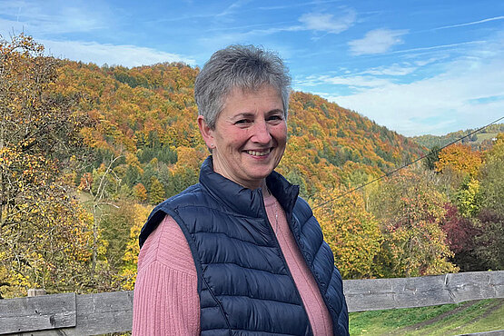 Auch in der Pension vertritt die gute Seele und Stifungspreisgewinnerin Gerlinde Flonner die junge Pfarrsekretärin, wenn sie nicht da ist.