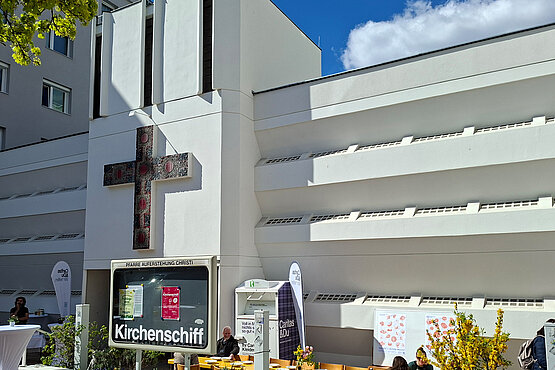 Neu gedachte Kirchennutzung: Das „Kirchenschiff“ am Eröffnungstag am 9. April.