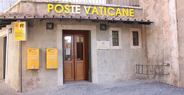 Seit 1929 wird in der „Poste Vaticane“ Post bearbeitet – angeblich sind es pro Jahr allein mehr als 6 Millionen Postkarten.