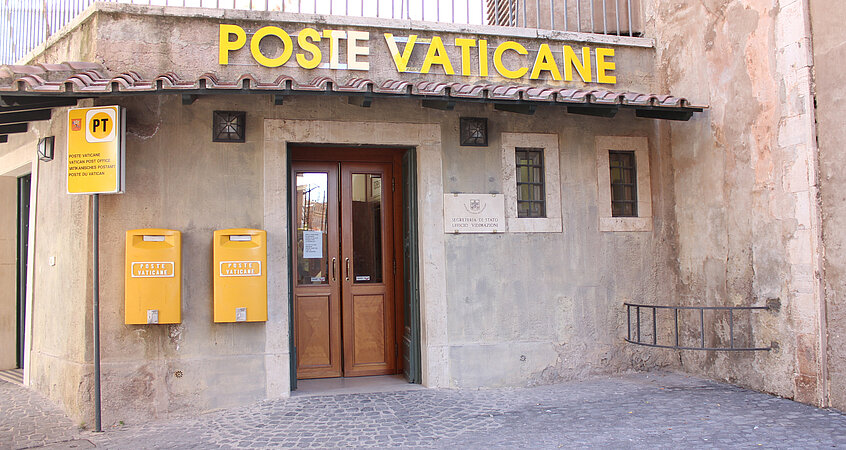Seit 1929 wird in der „Poste Vaticane“ Post bearbeitet – angeblich sind es pro Jahr allein mehr als 6 Millionen Postkarten.